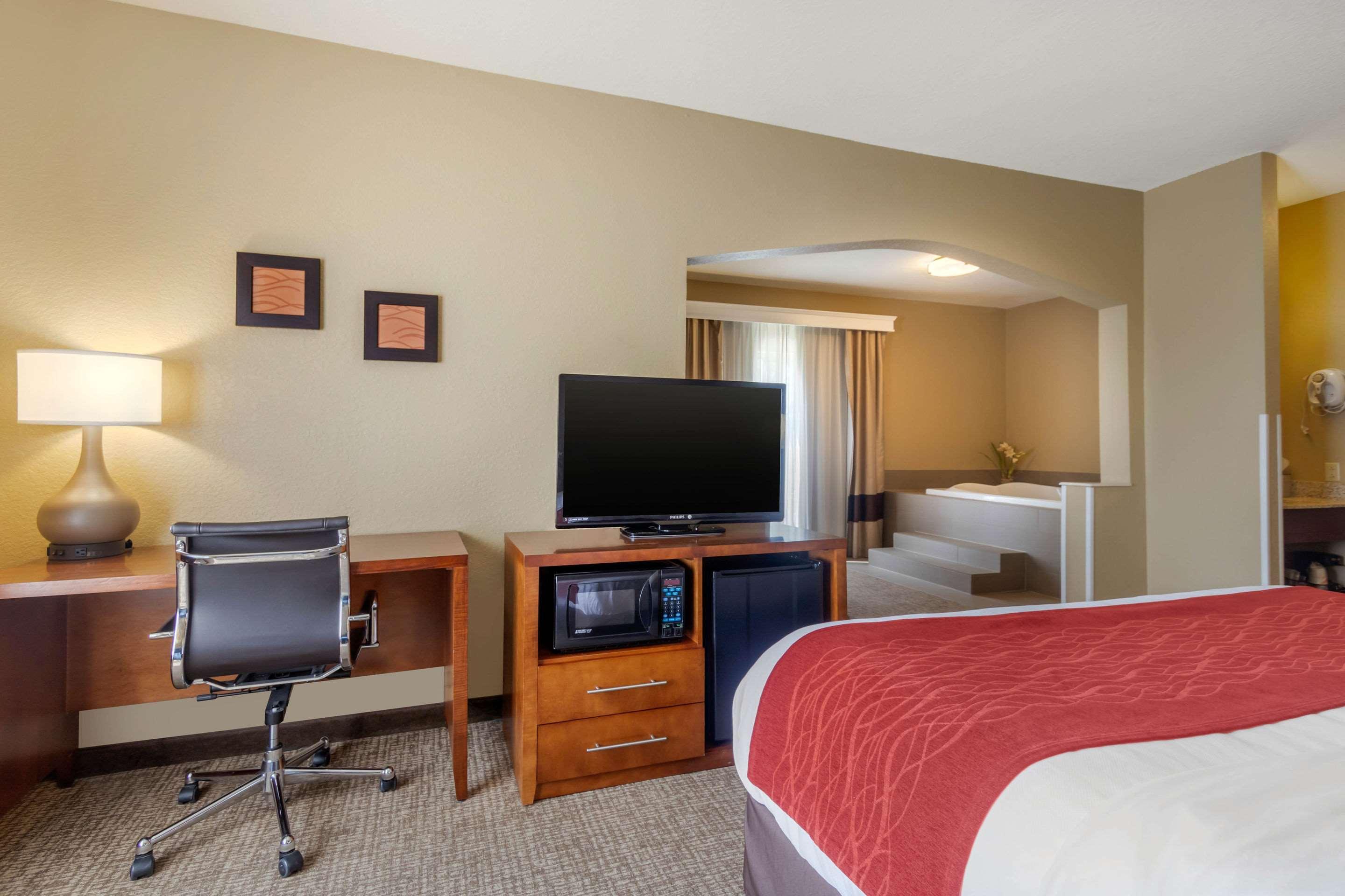 Comfort Inn & Suites Питтсбург Экстерьер фото