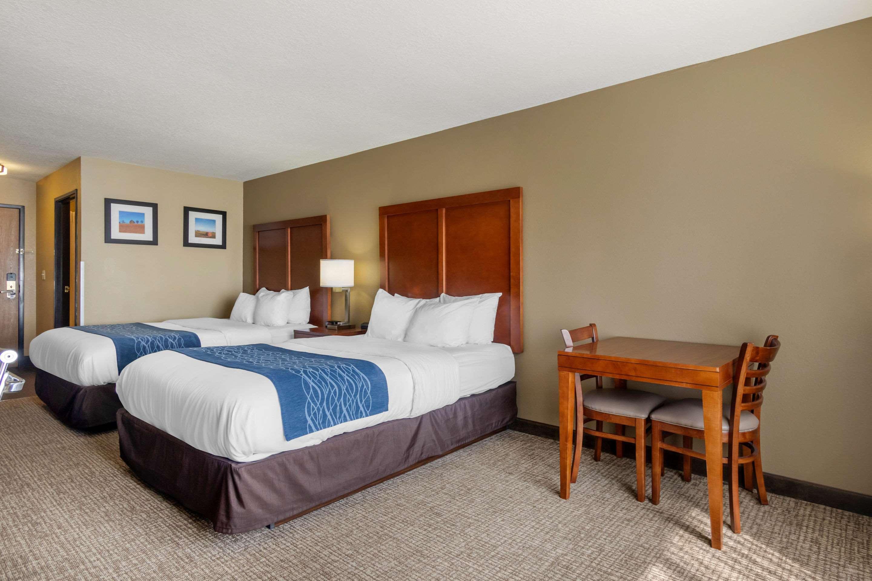 Comfort Inn & Suites Питтсбург Экстерьер фото
