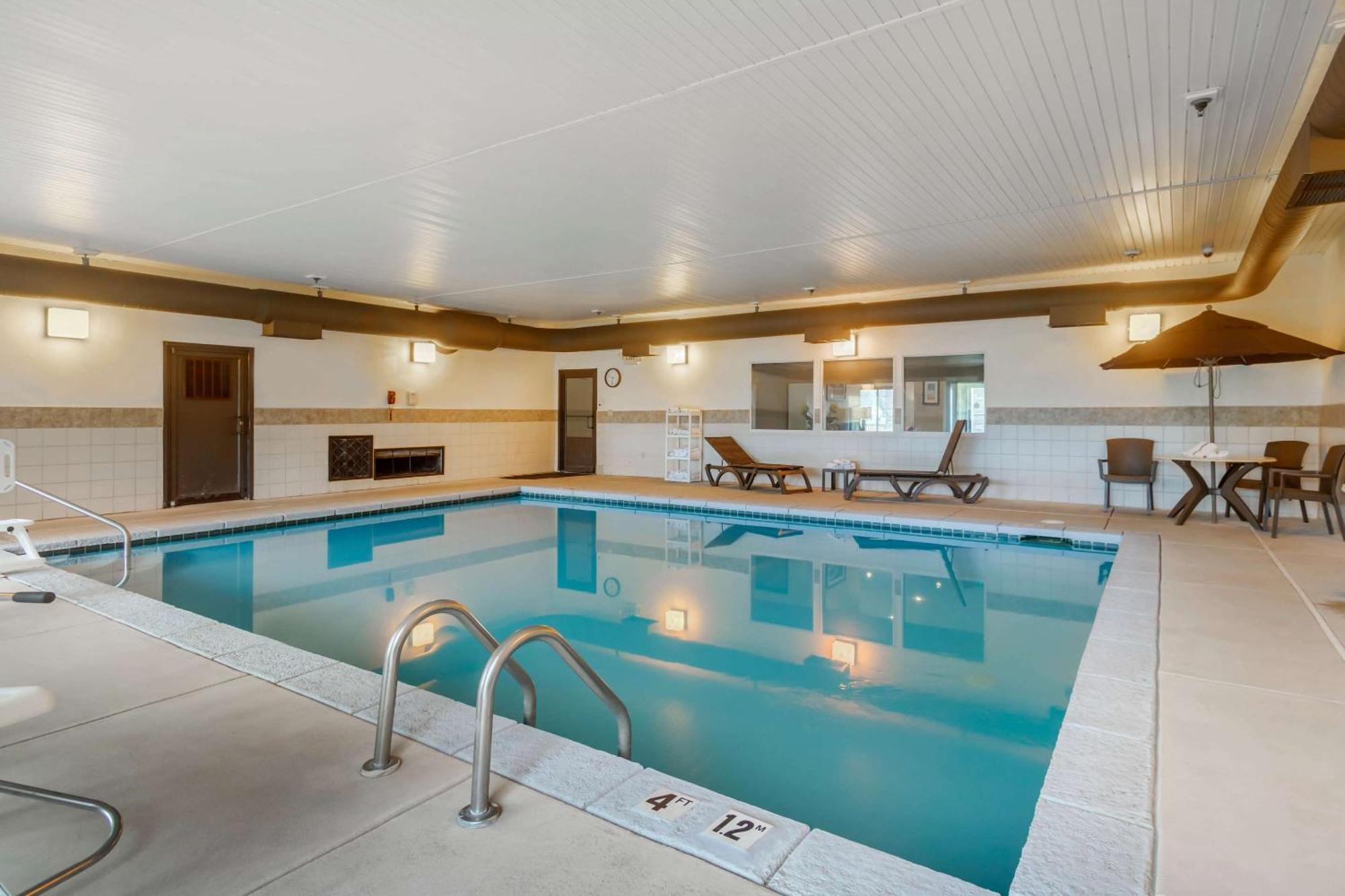 Comfort Inn & Suites Питтсбург Экстерьер фото