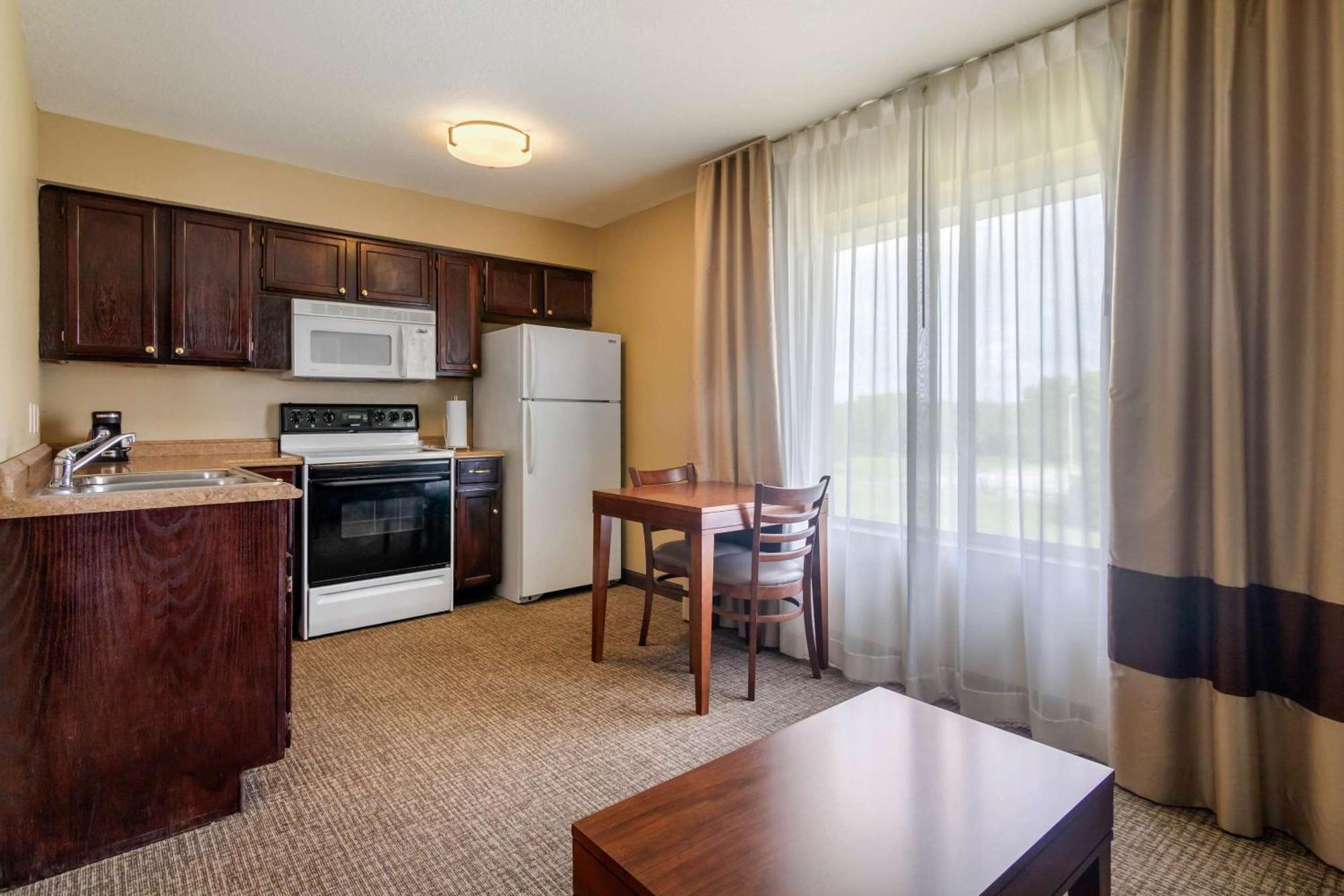 Comfort Inn & Suites Питтсбург Экстерьер фото